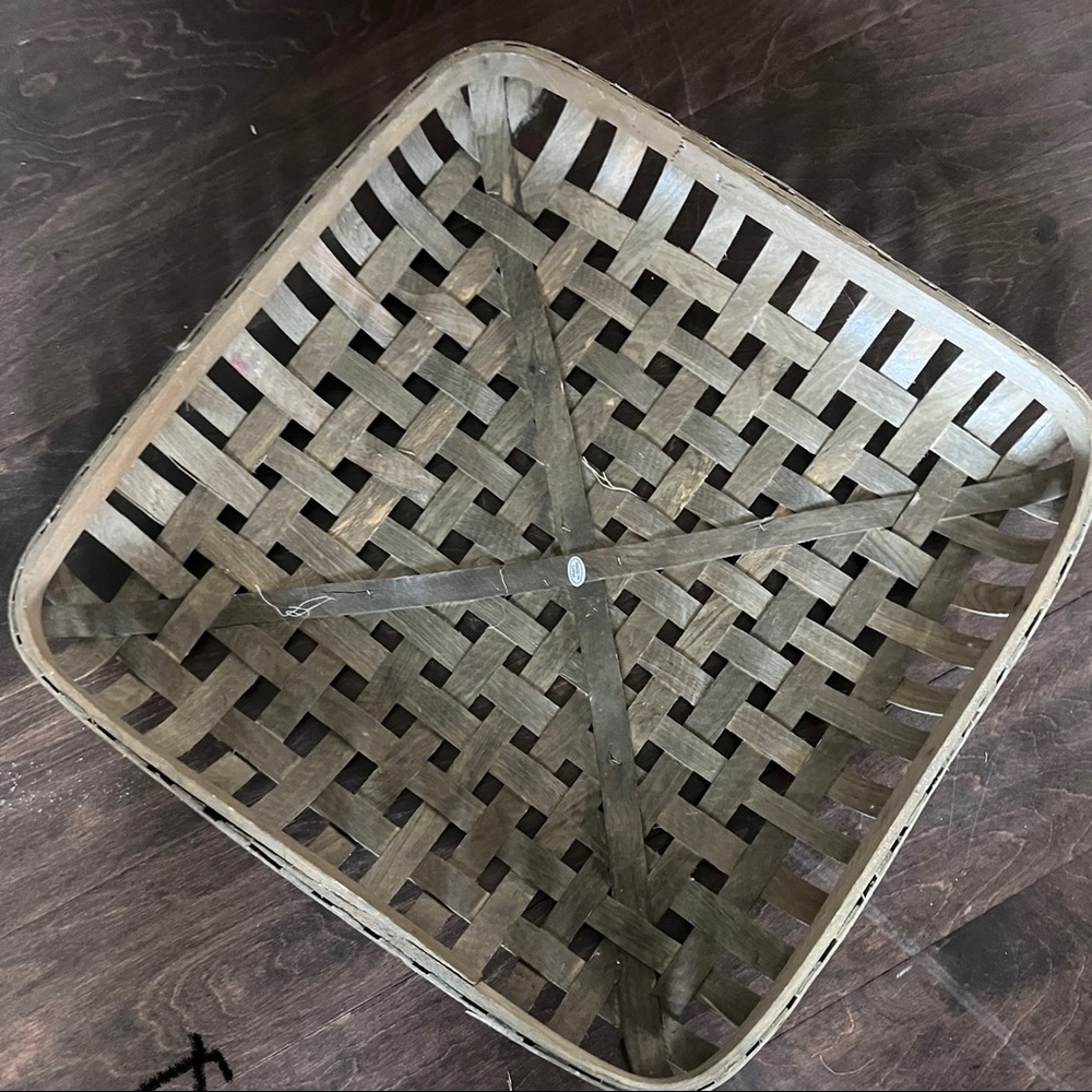 Decorative tobacco basket